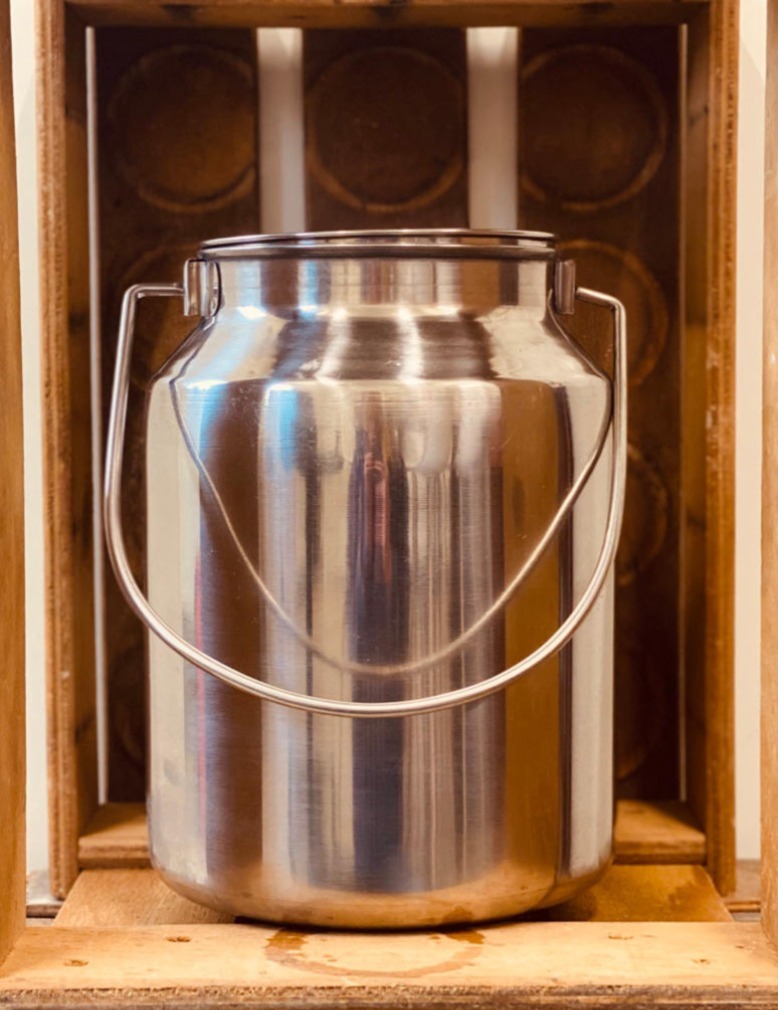 Dreamview For Businesses Our stainless steel catering pails are ideal for catering companies, restaurants or cafes. These can come in 5L or 10L options.  Easy clean, sterile and zero waste. 